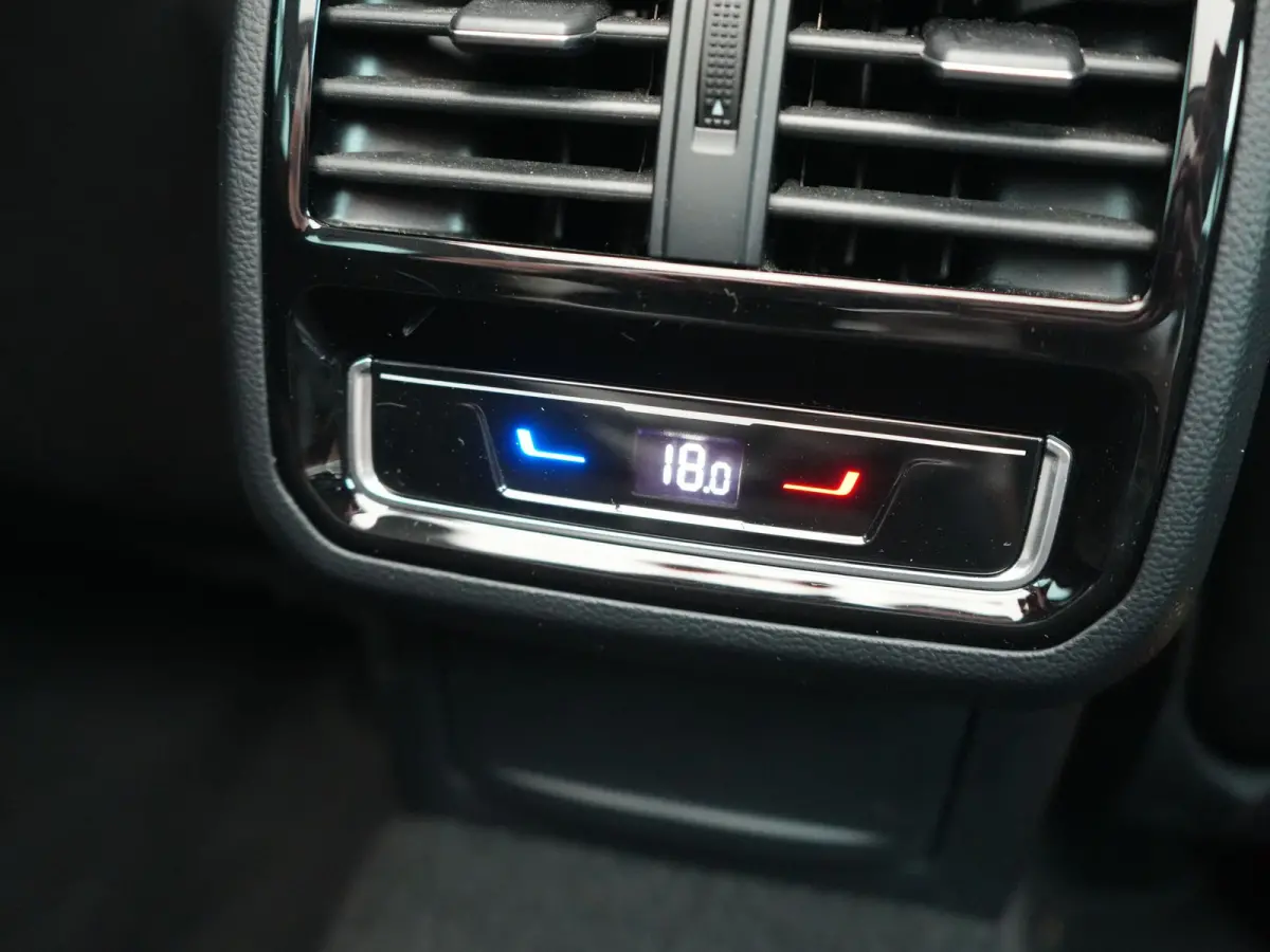 1.4 TSI GTE Business PHEV 218pk Dealer O.H. | Trekhaak Af Fabriek | Panodak | Adaptive Cruise | Camera | IQ Light | Alcantara Sportstoelen Massage & Verwarmd | Stuur Verwarmd | Keyless | Bli
