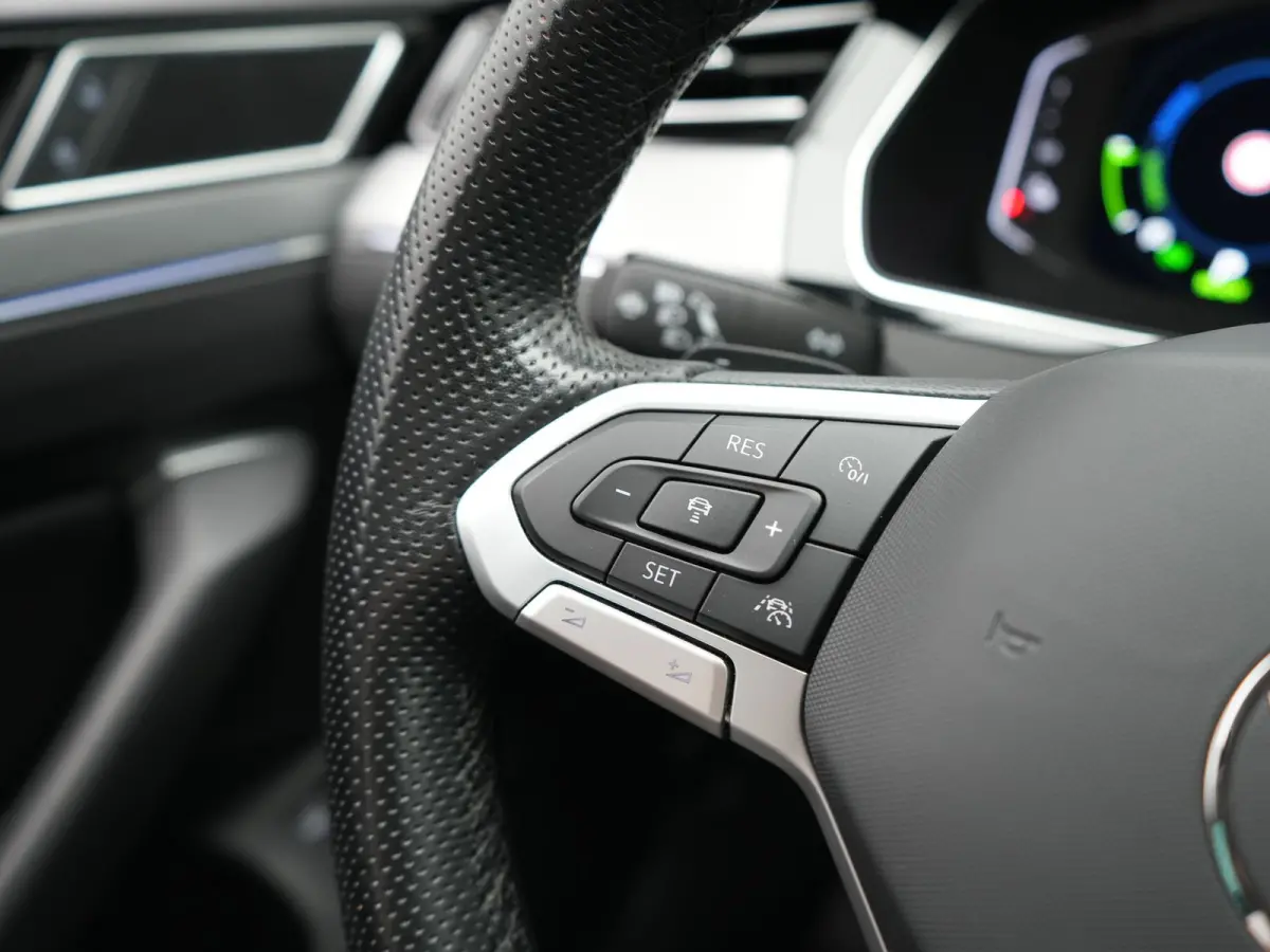 1.4 TSI GTE Business PHEV 218pk Dealer O.H. | Trekhaak Af Fabriek | Panodak | Adaptive Cruise | Camera | IQ Light | Alcantara Sportstoelen Massage & Verwarmd | Stuur Verwarmd | Keyless | Bli