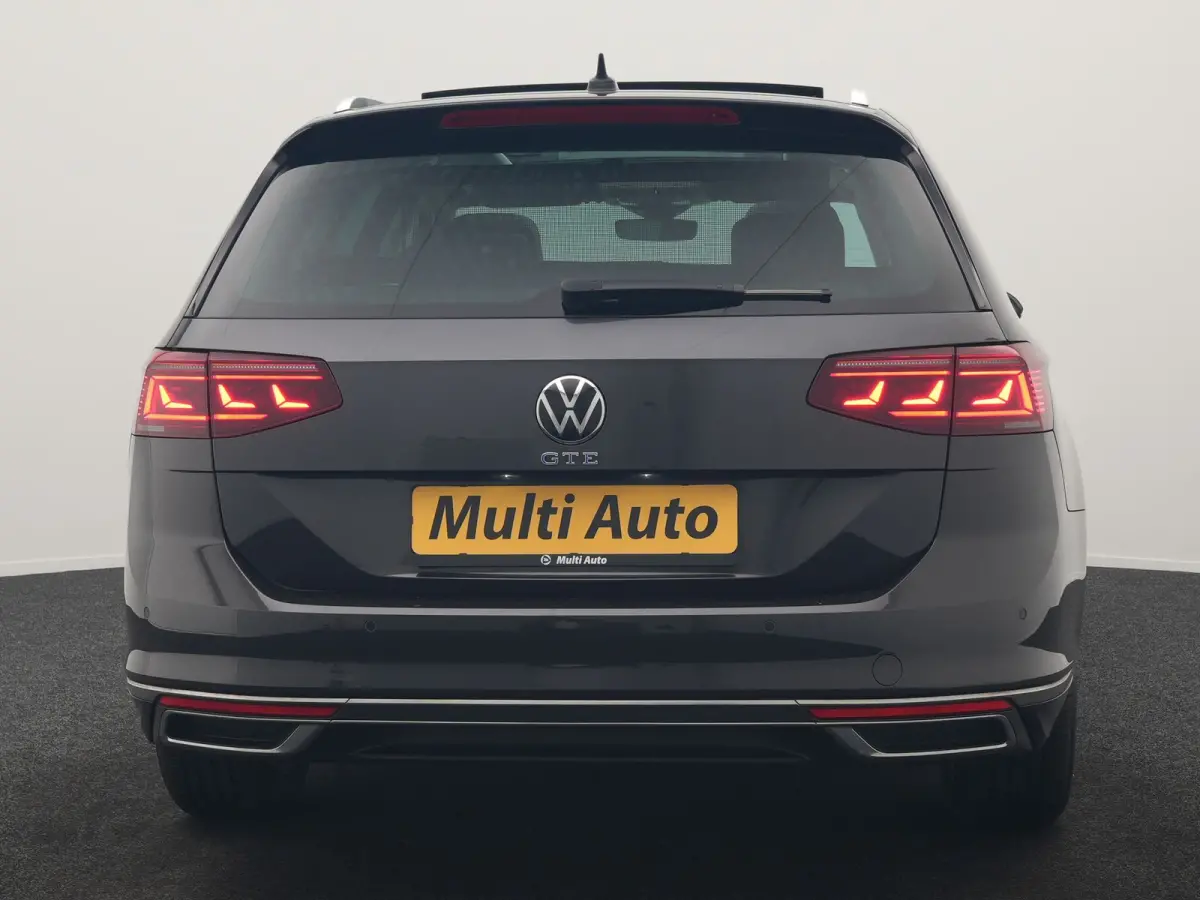 1.4 TSI GTE Business PHEV 218pk Dealer O.H. | Trekhaak Af Fabriek | Panodak | Adaptive Cruise | Camera | IQ Light | Alcantara Sportstoelen Massage & Verwarmd | Stuur Verwarmd | Keyless | Bli