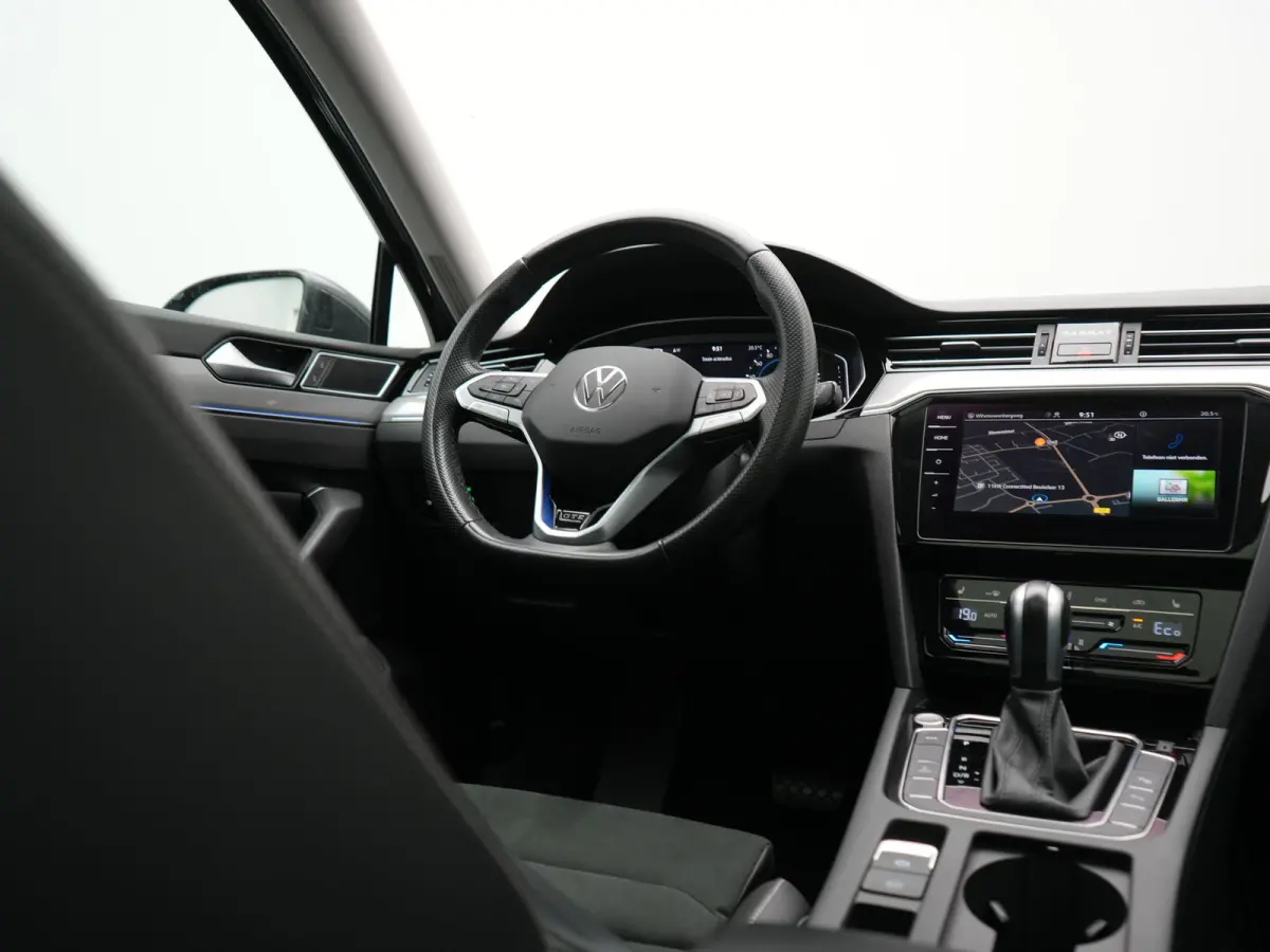1.4 TSI GTE Business PHEV 218pk Dealer O.H. | Trekhaak Af Fabriek | Panodak | Adaptive Cruise | Camera | IQ Light | Alcantara Sportstoelen Massage & Verwarmd | Stuur Verwarmd | Keyless | Bli