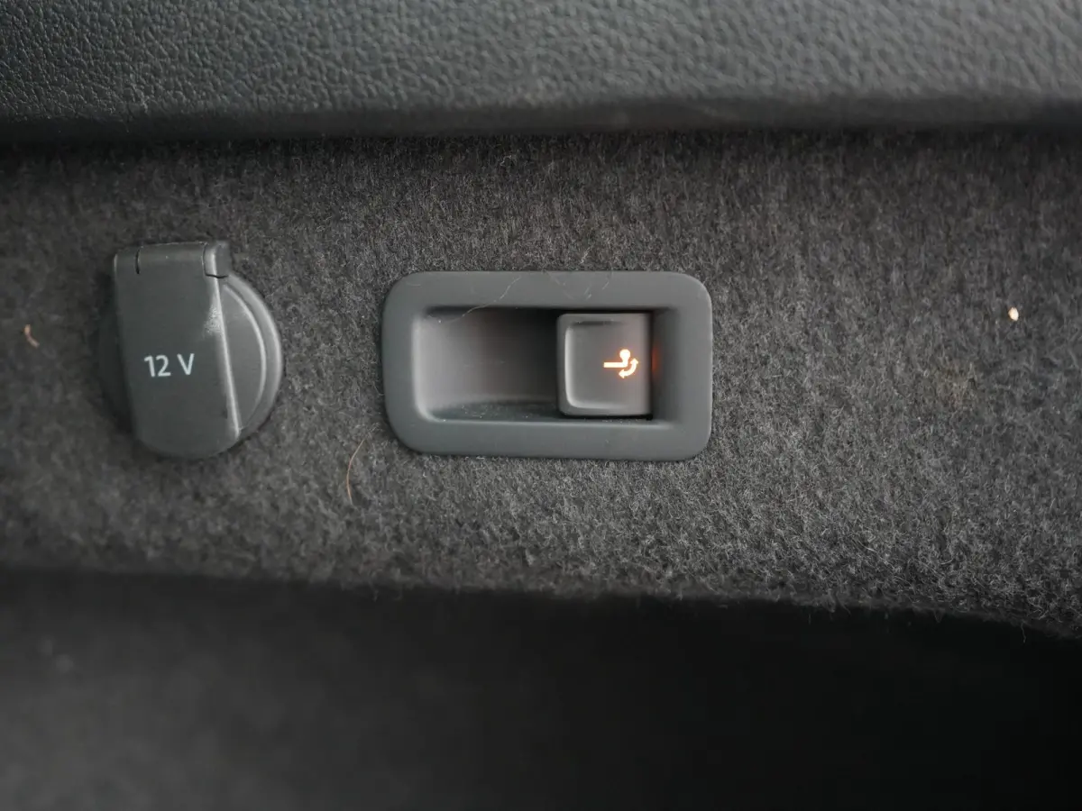 1.4 TSI GTE Business PHEV 218pk Dealer O.H. | Trekhaak Af Fabriek | Panodak | Adaptive Cruise | Camera | IQ Light | Alcantara Sportstoelen Massage & Verwarmd | Stuur Verwarmd | Keyless | Bli