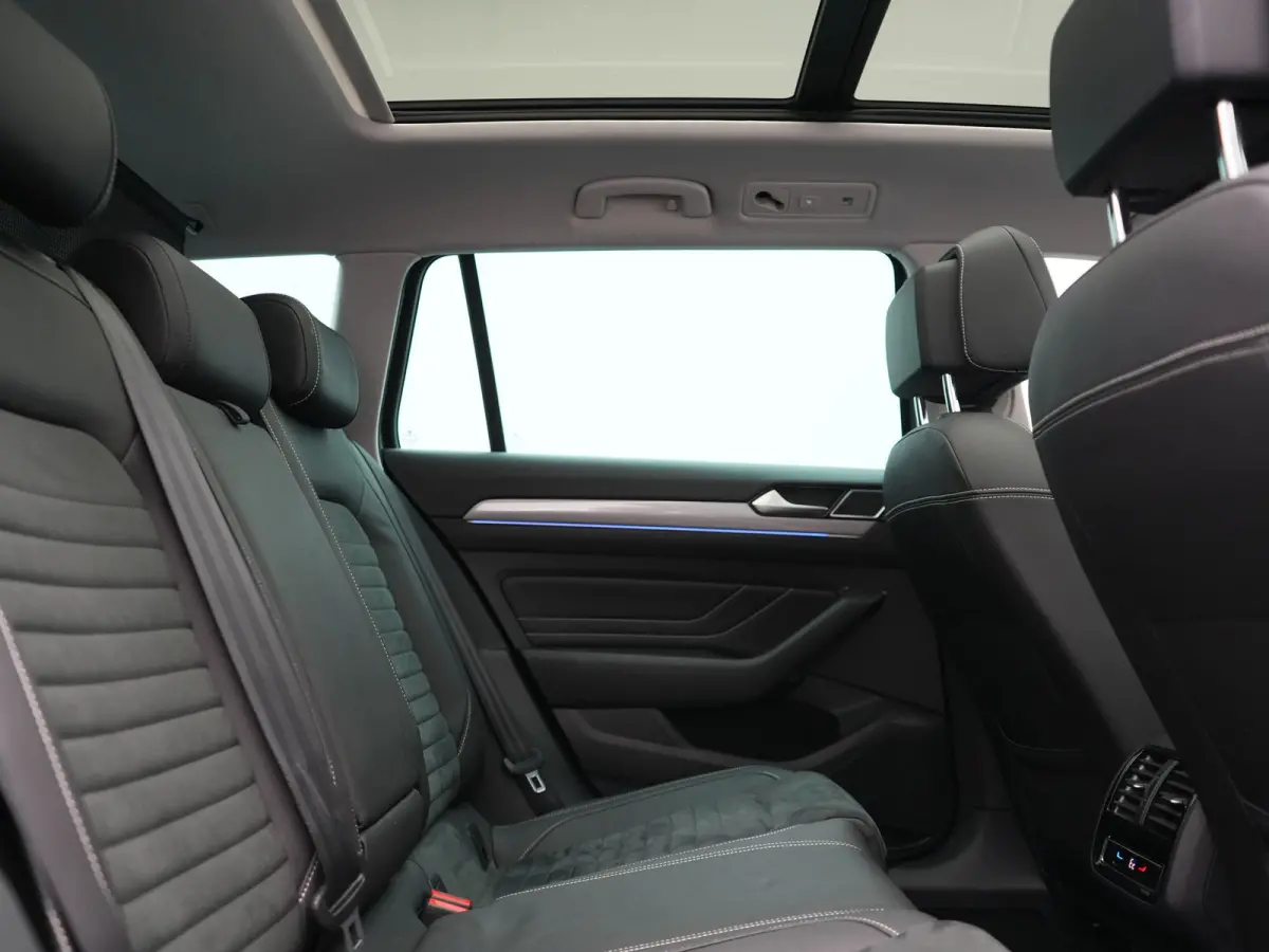 1.4 TSI GTE Business PHEV 218pk Dealer O.H. | Trekhaak Af Fabriek | Panodak | Adaptive Cruise | Camera | IQ Light | Alcantara Sportstoelen Massage & Verwarmd | Stuur Verwarmd | Keyless | Bli