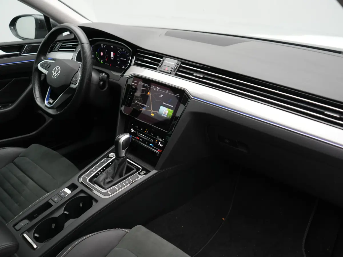 1.4 TSI GTE Business PHEV 218pk Dealer O.H. | Trekhaak Af Fabriek | Panodak | Adaptive Cruise | Camera | IQ Light | Alcantara Sportstoelen Massage & Verwarmd | Stuur Verwarmd | Keyless | Bli
