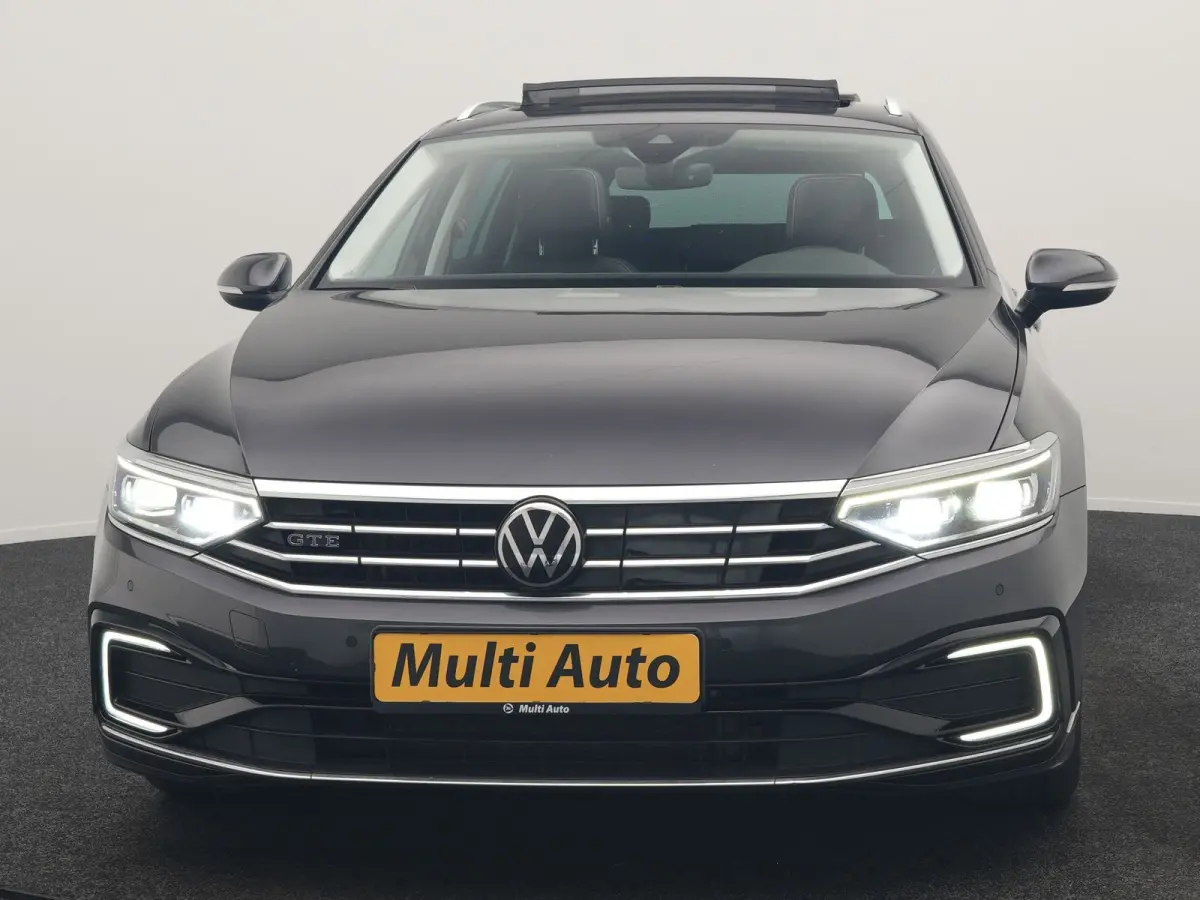 1.4 TSI GTE Business PHEV 218pk Dealer O.H. | Trekhaak Af Fabriek | Panodak | Adaptive Cruise | Camera | IQ Light | Alcantara Sportstoelen Massage & Verwarmd | Stuur Verwarmd | Keyless | Bli