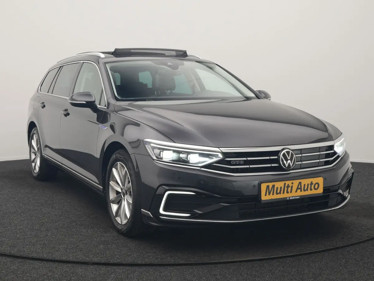 1.4 TSI GTE Business PHEV 218pk Dealer O.H. | Trekhaak Af Fabriek | Panodak | Adaptive Cruise | Camera | IQ Light | Alcantara Sportstoelen Massage & Verwarmd | Stuur Verwarmd | Keyless | Bli