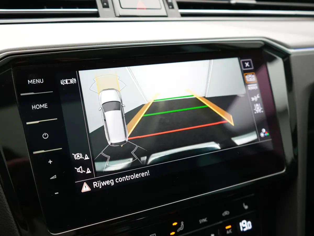 1.4 TSI GTE Business PHEV 218pk Dealer O.H. | Trekhaak Af Fabriek | Panodak | Adaptive Cruise | Camera | IQ Light | Alcantara Sportstoelen Massage & Verwarmd | Stuur Verwarmd | Keyless | Bli