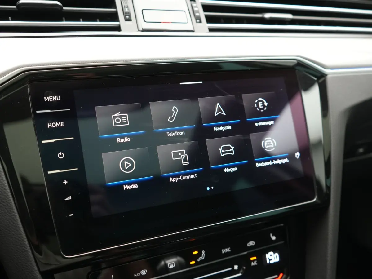 1.4 TSI GTE Business PHEV 218pk Dealer O.H. | Trekhaak Af Fabriek | Panodak | Adaptive Cruise | Camera | IQ Light | Alcantara Sportstoelen Massage & Verwarmd | Stuur Verwarmd | Keyless | Bli