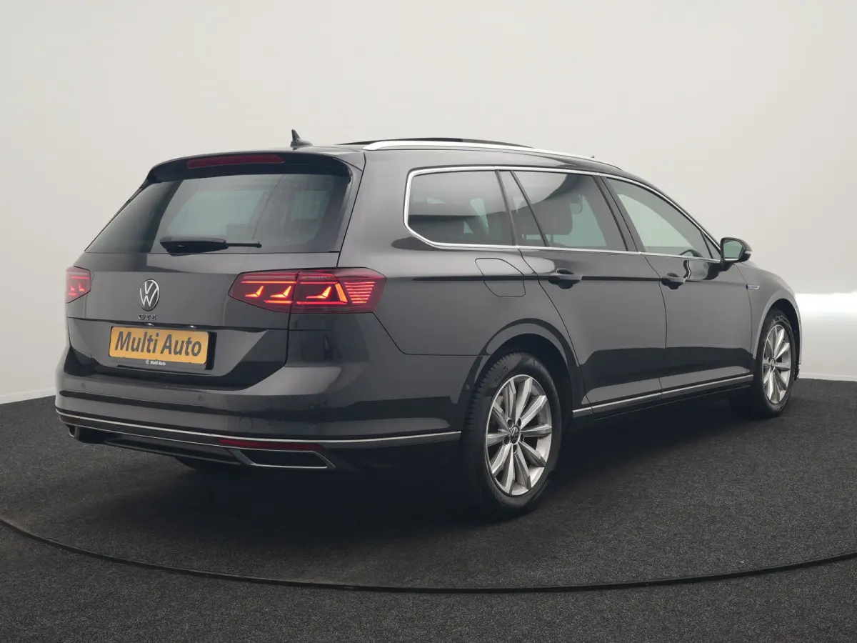 1.4 TSI GTE Business PHEV 218pk Dealer O.H. | Trekhaak Af Fabriek | Panodak | Adaptive Cruise | Camera | IQ Light | Alcantara Sportstoelen Massage & Verwarmd | Stuur Verwarmd | Keyless | Bli