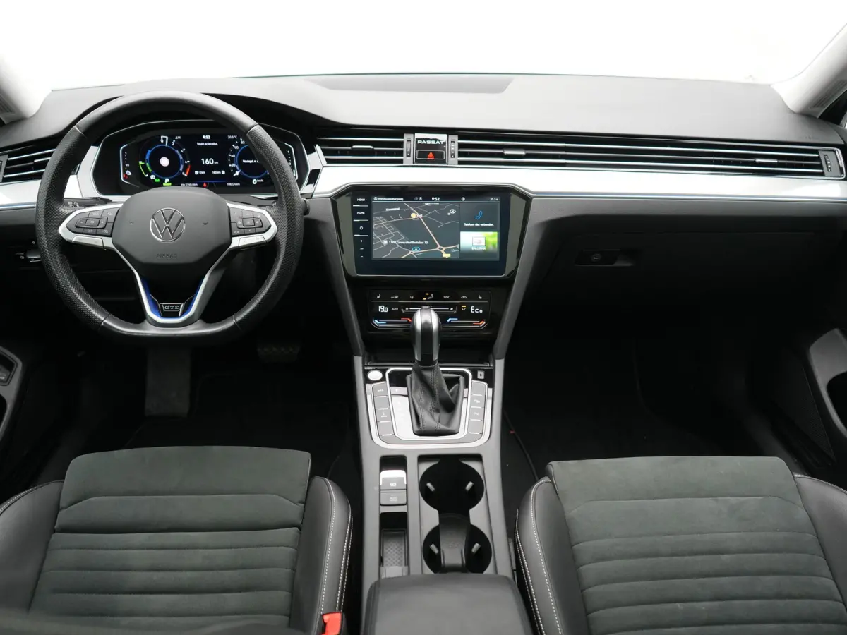 1.4 TSI GTE Business PHEV 218pk Dealer O.H. | Trekhaak Af Fabriek | Panodak | Adaptive Cruise | Camera | IQ Light | Alcantara Sportstoelen Massage & Verwarmd | Stuur Verwarmd | Keyless | Bli