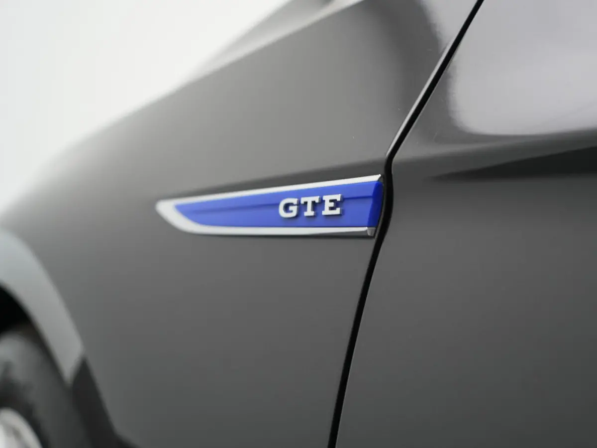 1.4 TSI GTE Business PHEV 218pk Dealer O.H. | Trekhaak Af Fabriek | Panodak | Adaptive Cruise | Camera | IQ Light | Alcantara Sportstoelen Massage & Verwarmd | Stuur Verwarmd | Keyless | Bli