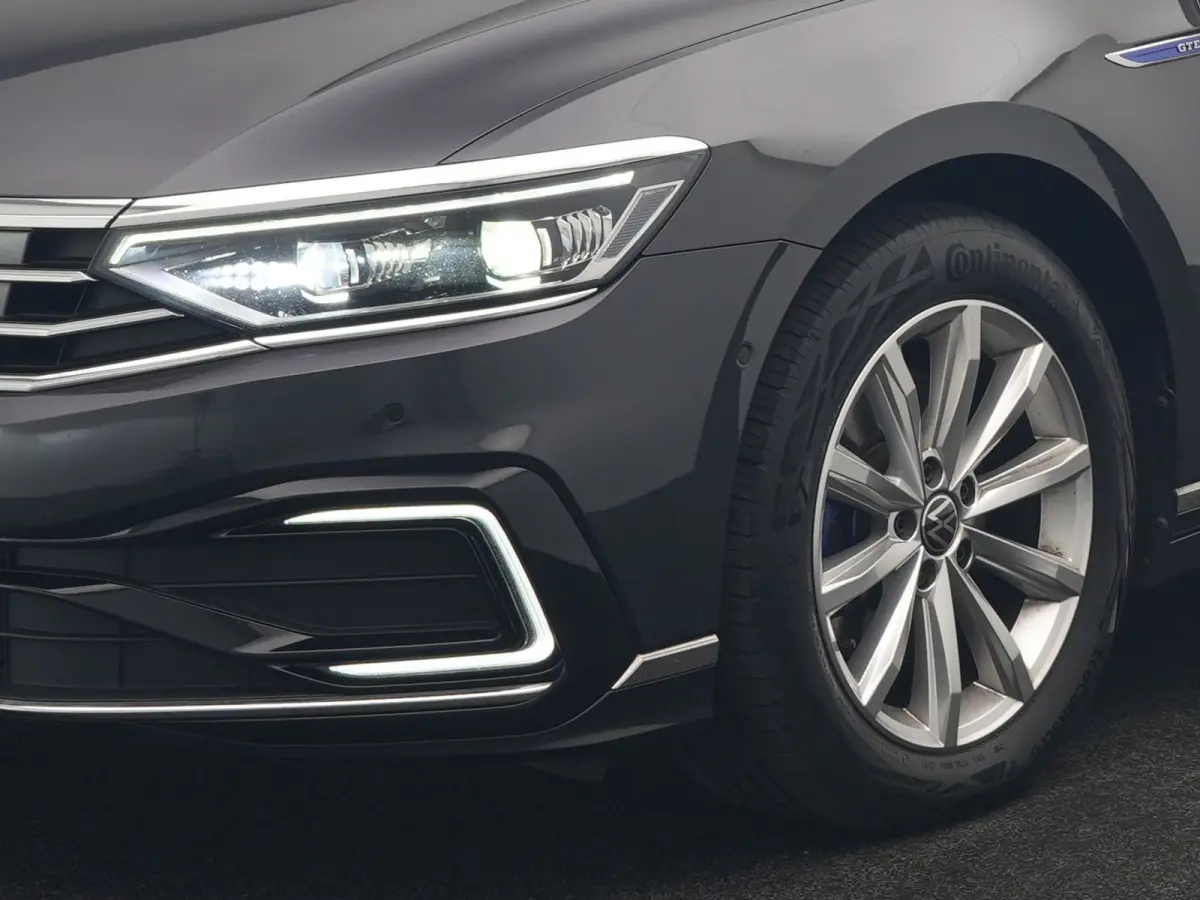 1.4 TSI GTE Business PHEV 218pk Dealer O.H. | Trekhaak Af Fabriek | Panodak | Adaptive Cruise | Camera | IQ Light | Alcantara Sportstoelen Massage & Verwarmd | Stuur Verwarmd | Keyless | Bli
