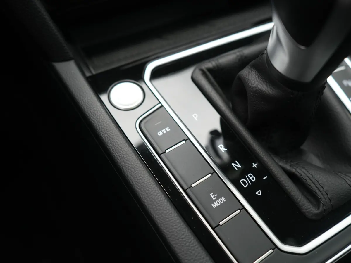 1.4 TSI GTE Business PHEV 218pk Dealer O.H. | Trekhaak Af Fabriek | Panodak | Adaptive Cruise | Camera | IQ Light | Alcantara Sportstoelen Massage & Verwarmd | Stuur Verwarmd | Keyless | Bli