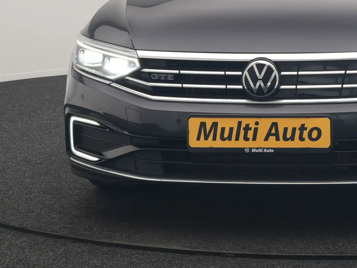 1.4 TSI GTE Business PHEV 218pk Dealer O.H. | Trekhaak Af Fabriek | Panodak | Adaptive Cruise | Camera | IQ Light | Alcantara Sportstoelen Massage & Verwarmd | Stuur Verwarmd | Keyless | Bli