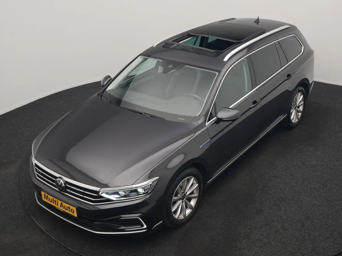 1.4 TSI GTE Business PHEV 218pk Dealer O.H. | Trekhaak Af Fabriek | Panodak | Adaptive Cruise | Camera | IQ Light | Alcantara Sportstoelen Massage & Verwarmd | Stuur Verwarmd | Keyless | Bli