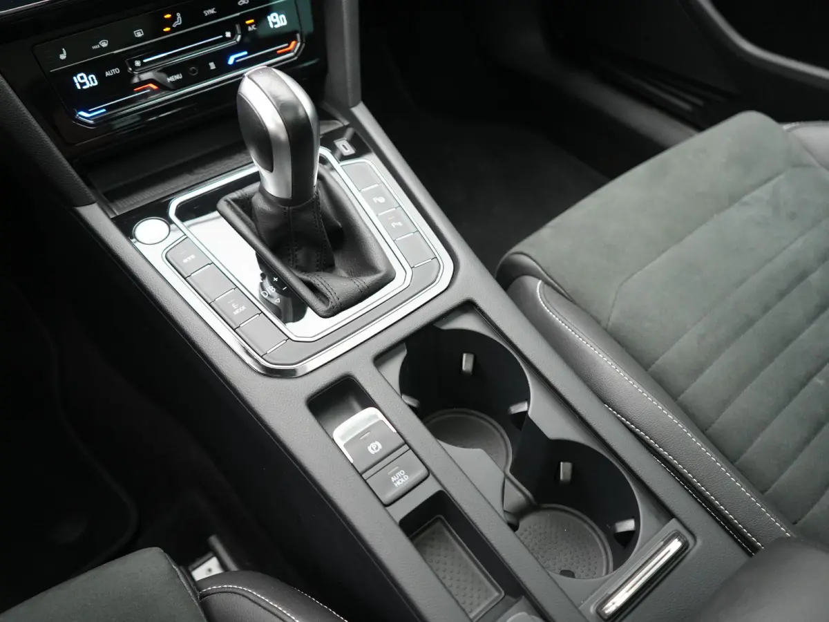 1.4 TSI GTE Business PHEV 218pk Dealer O.H. | Trekhaak Af Fabriek | Panodak | Adaptive Cruise | Camera | IQ Light | Alcantara Sportstoelen Massage & Verwarmd | Stuur Verwarmd | Keyless | Bli