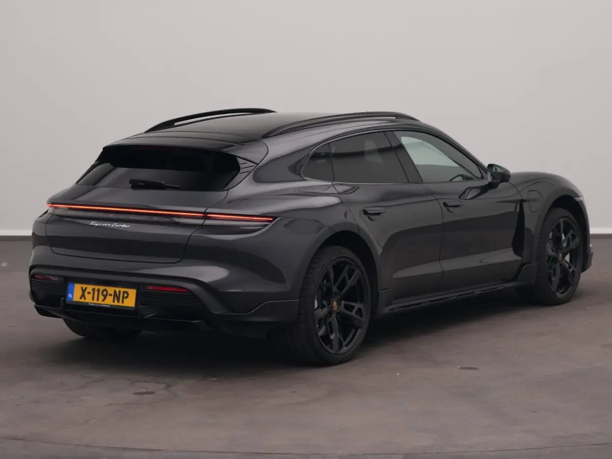 Turbo 93 kWh | burmester | achterasbesturing | head-up | bijrijdersdisplay | carbon | 1e eigenaar