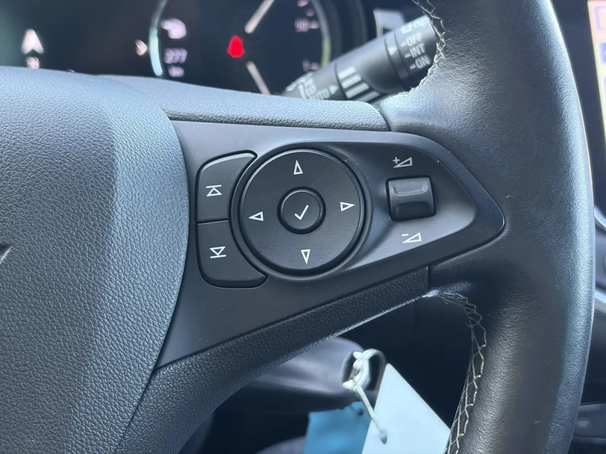 1.2 Launch Elegance 2e Eigenaar,Camera,Stoelverw-Stuurverw,110pk,Navi,Carplay,Halfleder,Elekt.Stoel,6 Bak,Clima,Cruise,Lm velgen,Pdc V+A,N.A.P,Net beurt gehad,Apk tot 09-2028