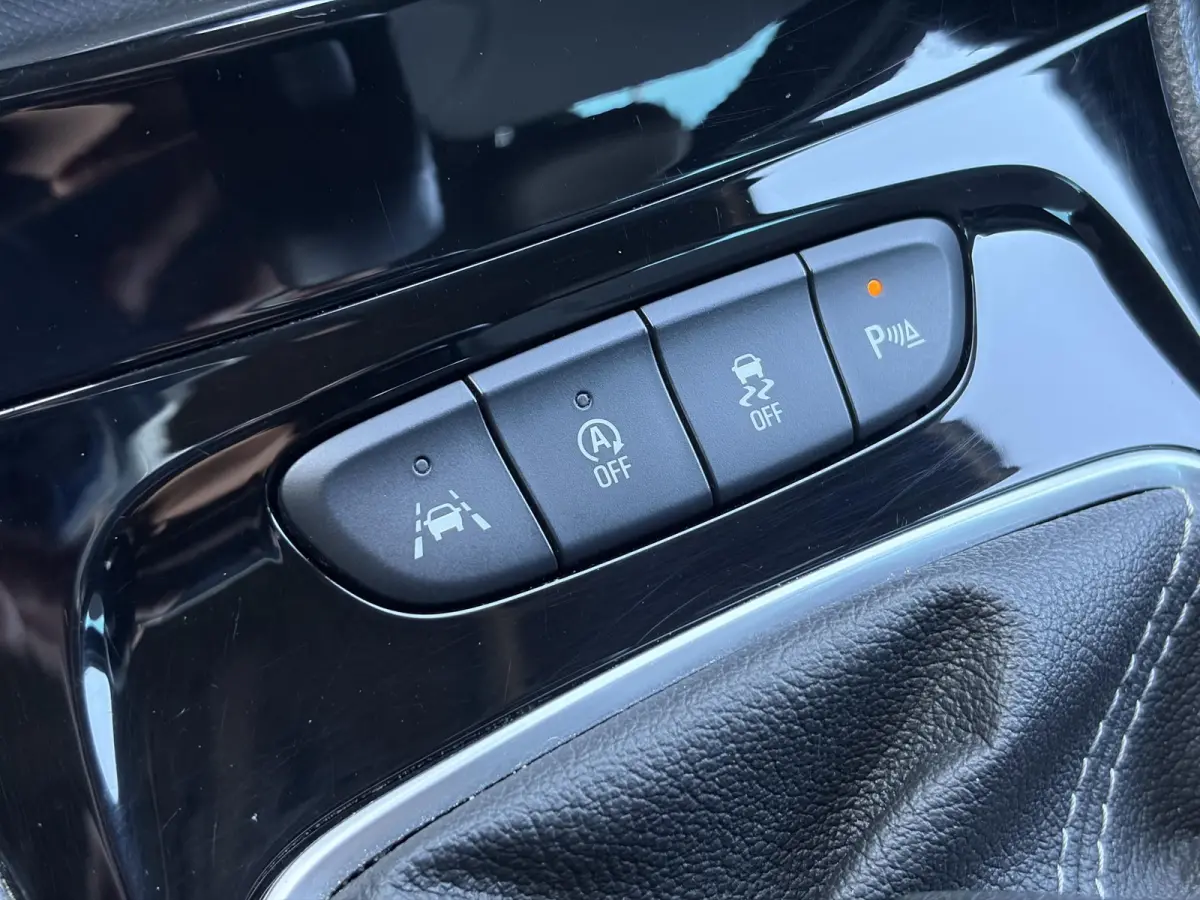 1.2 Launch Elegance 2e Eigenaar,Camera,Stoelverw-Stuurverw,110pk,Navi,Carplay,Halfleder,Elekt.Stoel,6 Bak,Clima,Cruise,Lm velgen,Pdc V+A,N.A.P,Net beurt gehad,Apk tot 09-2028