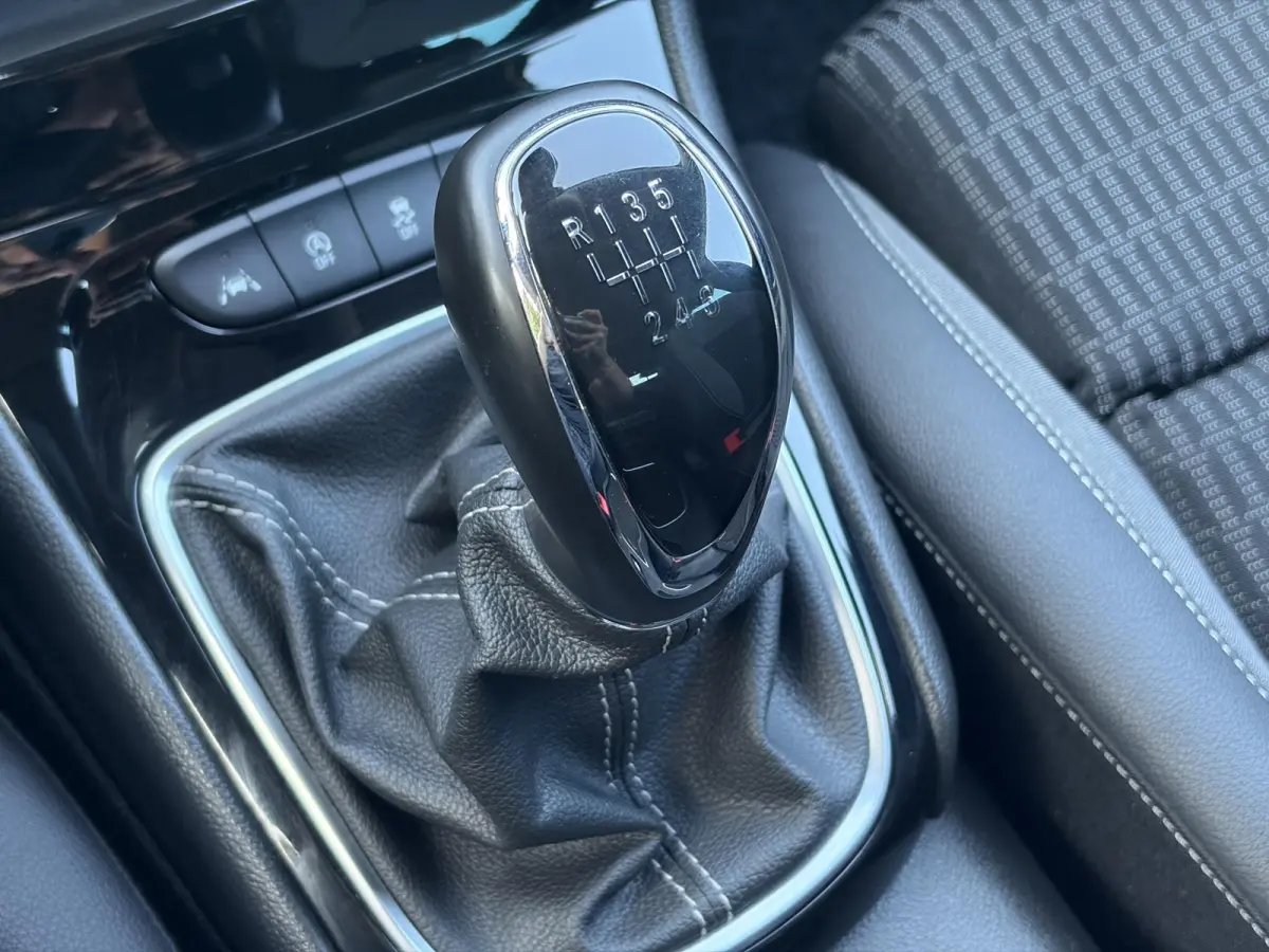 1.2 Launch Elegance 2e Eigenaar,Camera,Stoelverw-Stuurverw,110pk,Navi,Carplay,Halfleder,Elekt.Stoel,6 Bak,Clima,Cruise,Lm velgen,Pdc V+A,N.A.P,Net beurt gehad,Apk tot 09-2028