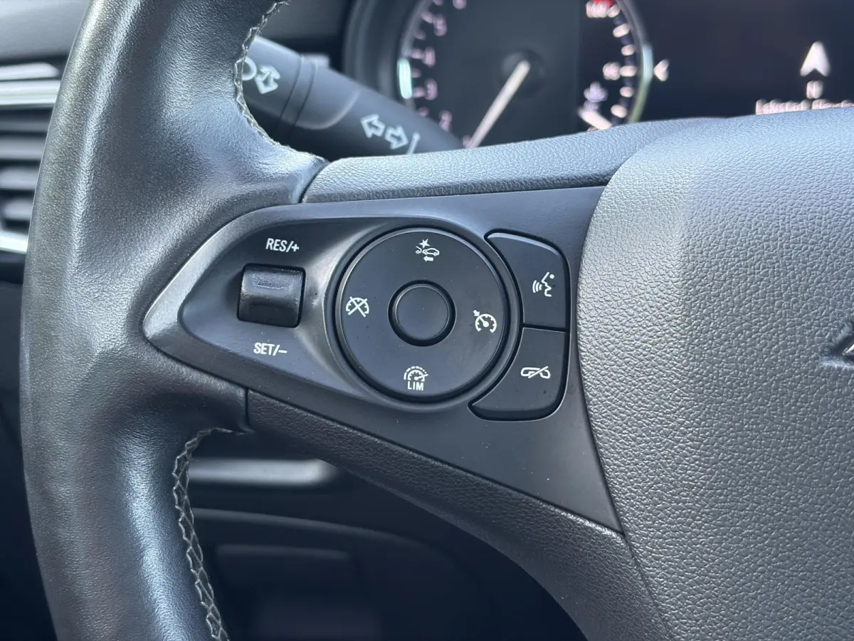 1.2 Launch Elegance 2e Eigenaar,Camera,Stoelverw-Stuurverw,110pk,Navi,Carplay,Halfleder,Elekt.Stoel,6 Bak,Clima,Cruise,Lm velgen,Pdc V+A,N.A.P,Net beurt gehad,Apk tot 09-2028