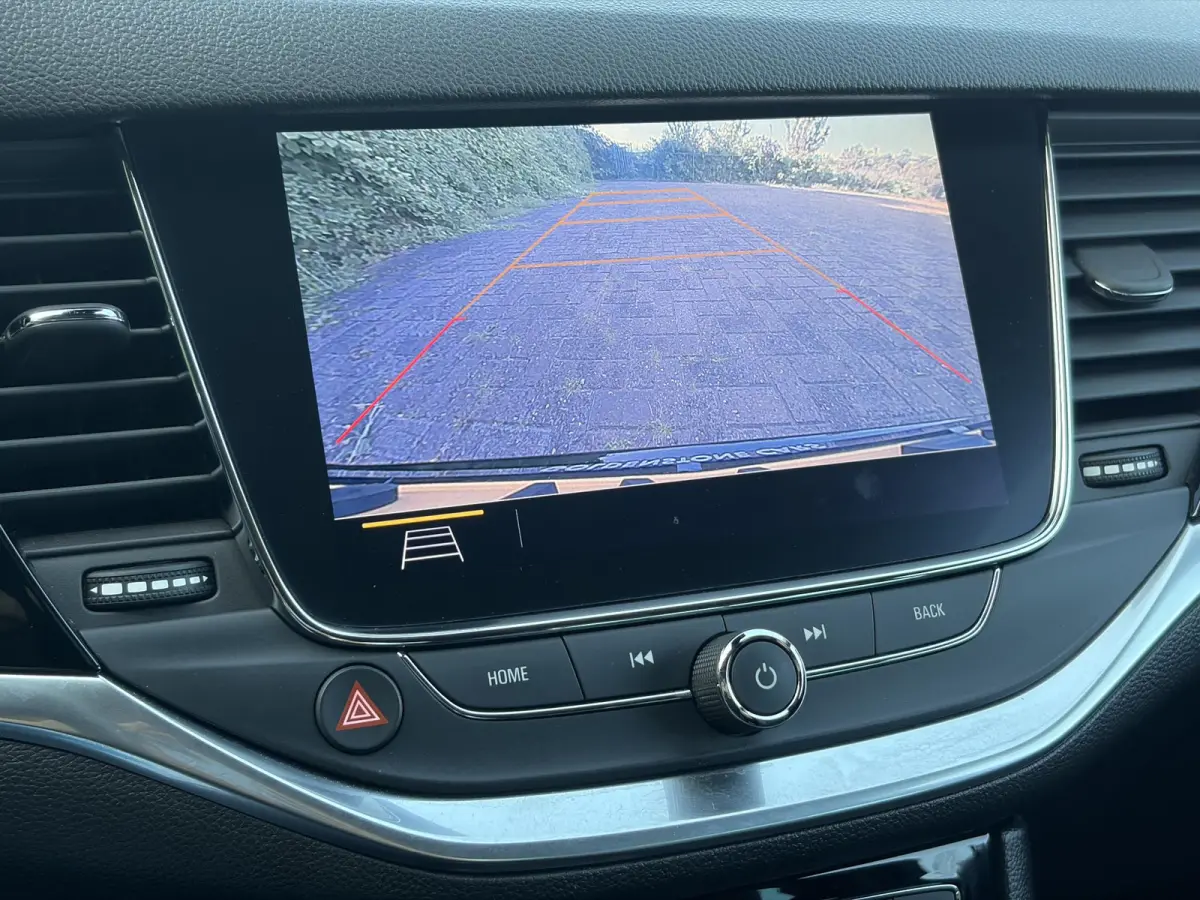 1.2 Launch Elegance 2e Eigenaar,Camera,Stoelverw-Stuurverw,110pk,Navi,Carplay,Halfleder,Elekt.Stoel,6 Bak,Clima,Cruise,Lm velgen,Pdc V+A,N.A.P,Net beurt gehad,Apk tot 09-2028