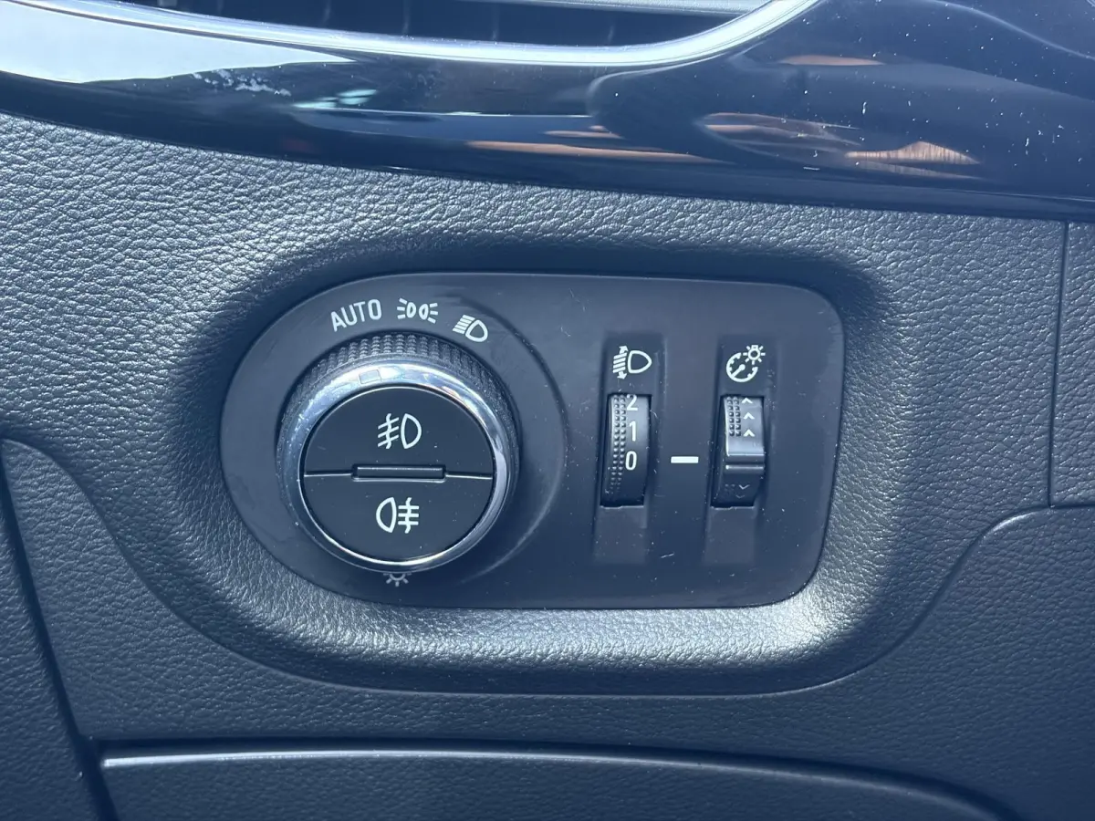 1.2 Launch Elegance 2e Eigenaar,Camera,Stoelverw-Stuurverw,110pk,Navi,Carplay,Halfleder,Elekt.Stoel,6 Bak,Clima,Cruise,Lm velgen,Pdc V+A,N.A.P,Net beurt gehad,Apk tot 09-2028