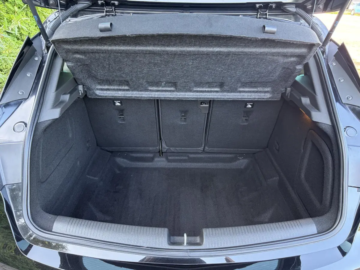 1.2 Launch Elegance 2e Eigenaar,Camera,Stoelverw-Stuurverw,110pk,Navi,Carplay,Halfleder,Elekt.Stoel,6 Bak,Clima,Cruise,Lm velgen,Pdc V+A,N.A.P,Net beurt gehad,Apk tot 09-2028