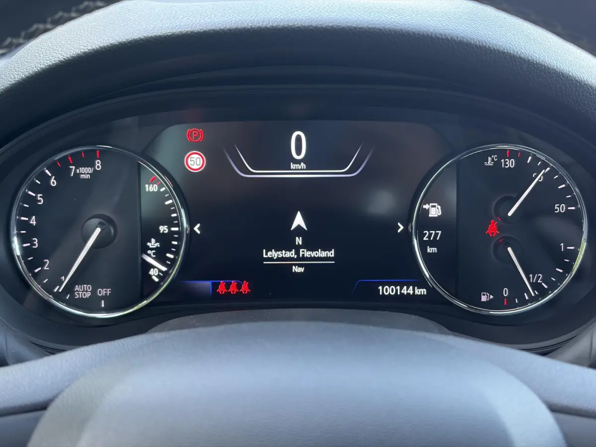 1.2 Launch Elegance 2e Eigenaar,Camera,Stoelverw-Stuurverw,110pk,Navi,Carplay,Halfleder,Elekt.Stoel,6 Bak,Clima,Cruise,Lm velgen,Pdc V+A,N.A.P,Net beurt gehad,Apk tot 09-2028