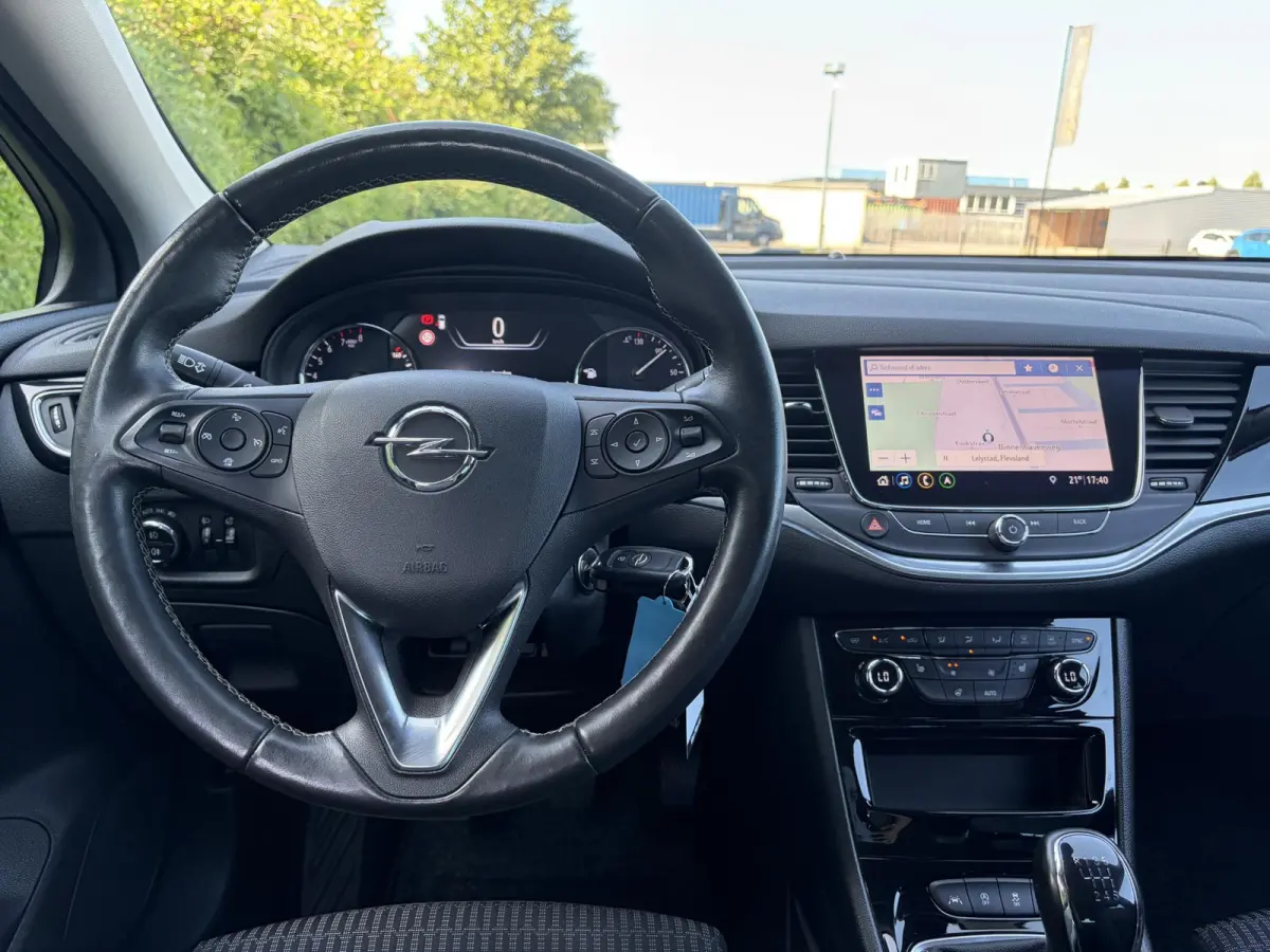 1.2 Launch Elegance 2e Eigenaar,Camera,Stoelverw-Stuurverw,110pk,Navi,Carplay,Halfleder,Elekt.Stoel,6 Bak,Clima,Cruise,Lm velgen,Pdc V+A,N.A.P,Net beurt gehad,Apk tot 09-2028