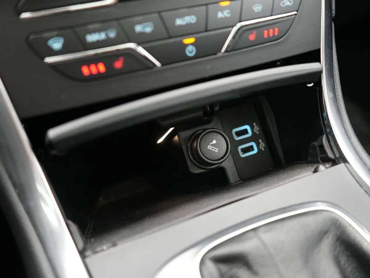 2.0 Titanium Automaat 7 Persoons 241pk Dealer O.H. | Panodak | Trekhaak Afn. | Adaptive Cruise | Camera | Alcantara Sportstoelen Memory & Verwarmd | Stuur Verwarmd | Apple Carplay | LED Kopl