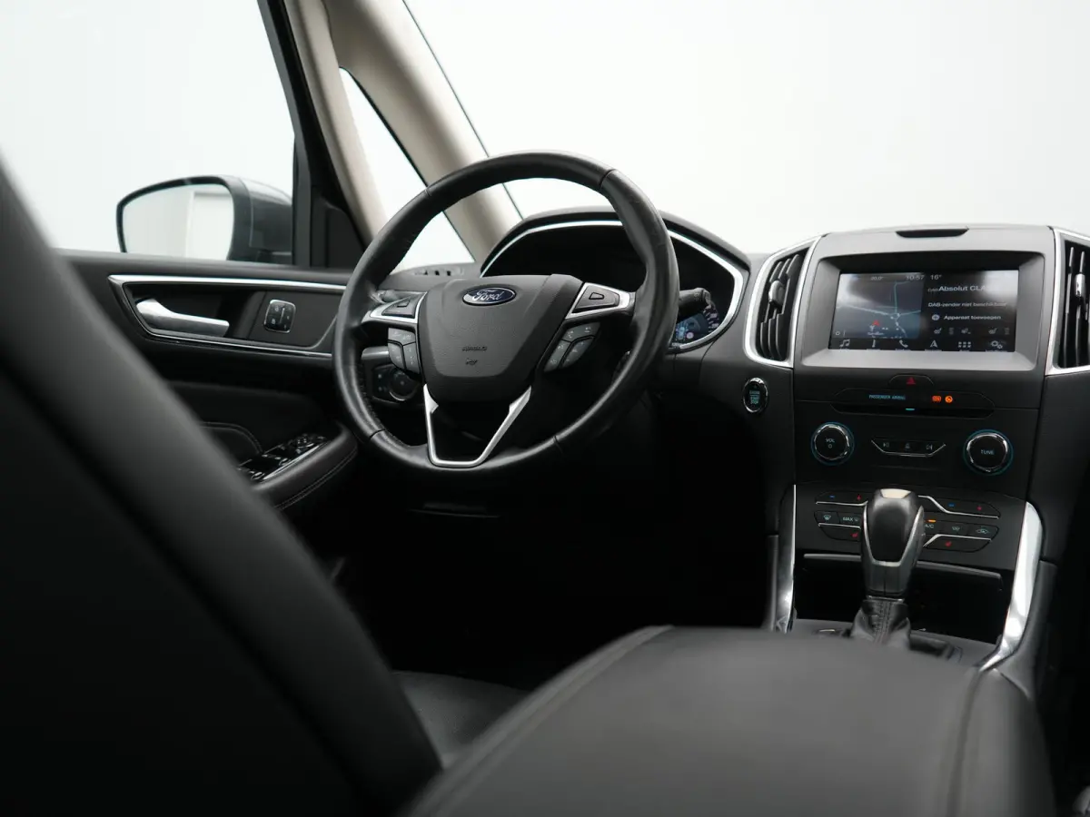 2.0 Titanium Automaat 7 Persoons 241pk Dealer O.H. | Panodak | Trekhaak Afn. | Adaptive Cruise | Camera | Alcantara Sportstoelen Memory & Verwarmd | Stuur Verwarmd | Apple Carplay | LED Kopl