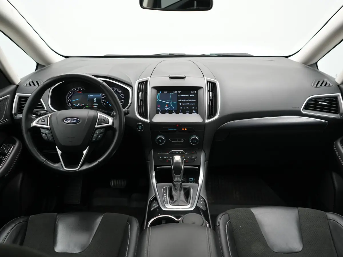 2.0 Titanium Automaat 7 Persoons 241pk Dealer O.H. | Panodak | Trekhaak Afn. | Adaptive Cruise | Camera | Alcantara Sportstoelen Memory & Verwarmd | Stuur Verwarmd | Apple Carplay | LED Kopl