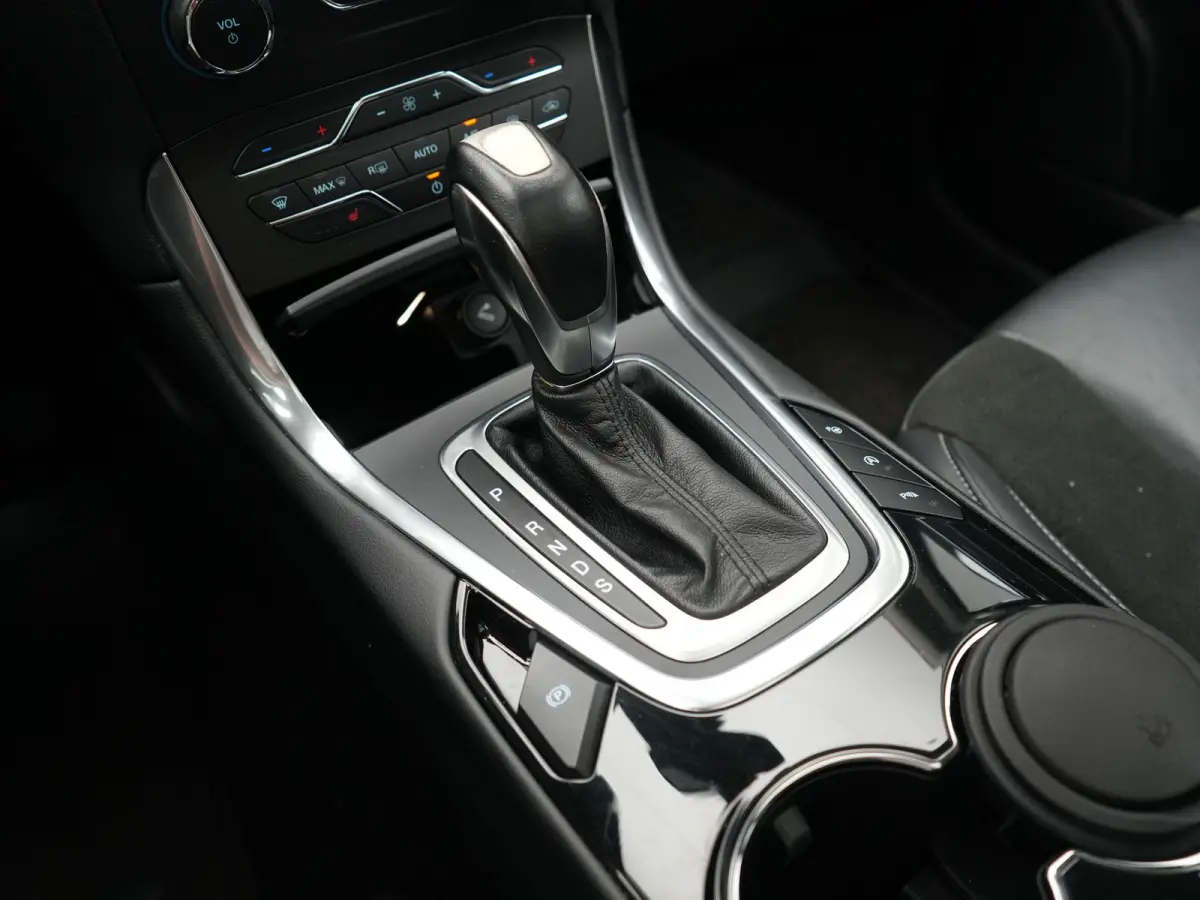 2.0 Titanium Automaat 7 Persoons 241pk Dealer O.H. | Panodak | Trekhaak Afn. | Adaptive Cruise | Camera | Alcantara Sportstoelen Memory & Verwarmd | Stuur Verwarmd | Apple Carplay | LED Kopl