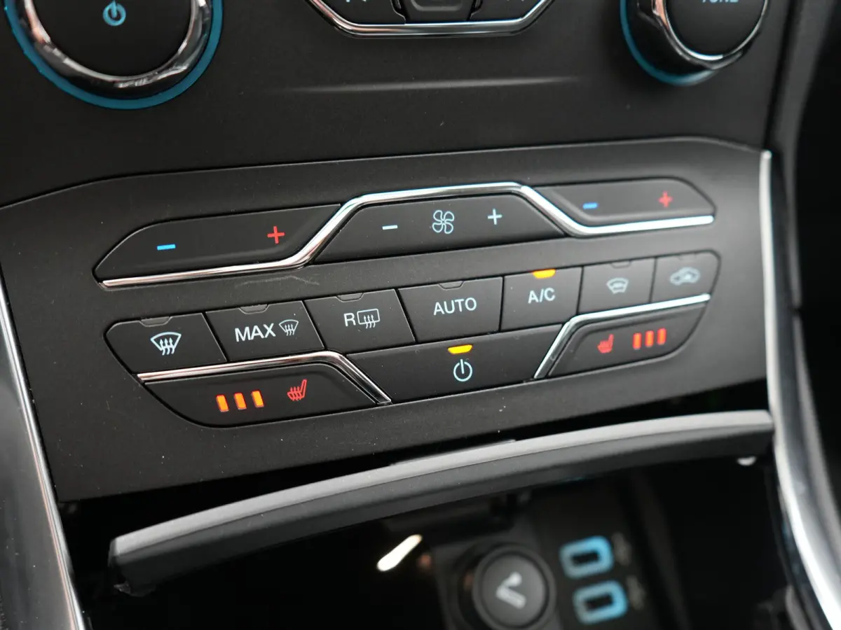 2.0 Titanium Automaat 7 Persoons 241pk Dealer O.H. | Panodak | Trekhaak Afn. | Adaptive Cruise | Camera | Alcantara Sportstoelen Memory & Verwarmd | Stuur Verwarmd | Apple Carplay | LED Kopl
