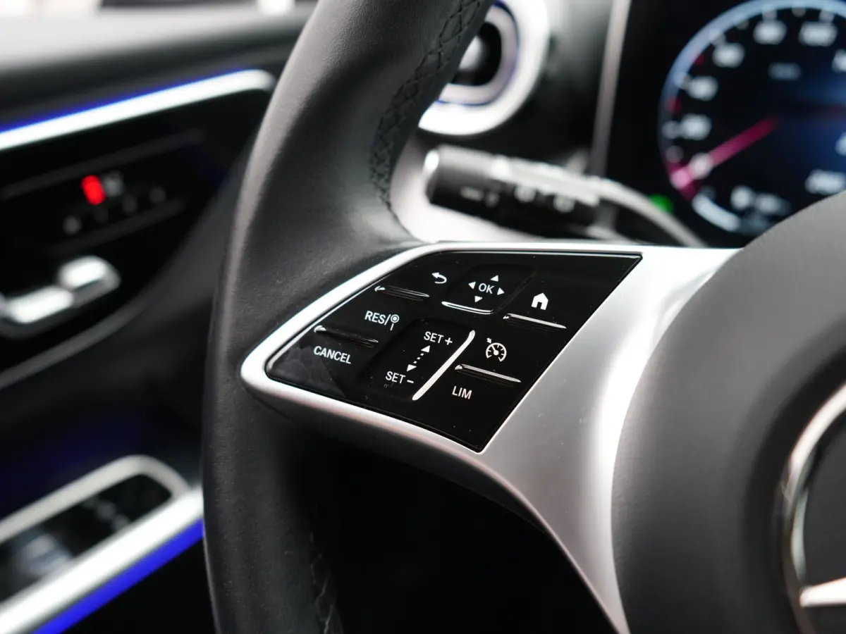 4MATIC Avantgarde PHEV 313pk Dealer O.H. | Camera | Lederen Sportstoelen Memory & Verwarmd | Sfeerverlichting | Apple Carplay | Blis | Navigatie | DAB | Cruise Control | 18"L.M |