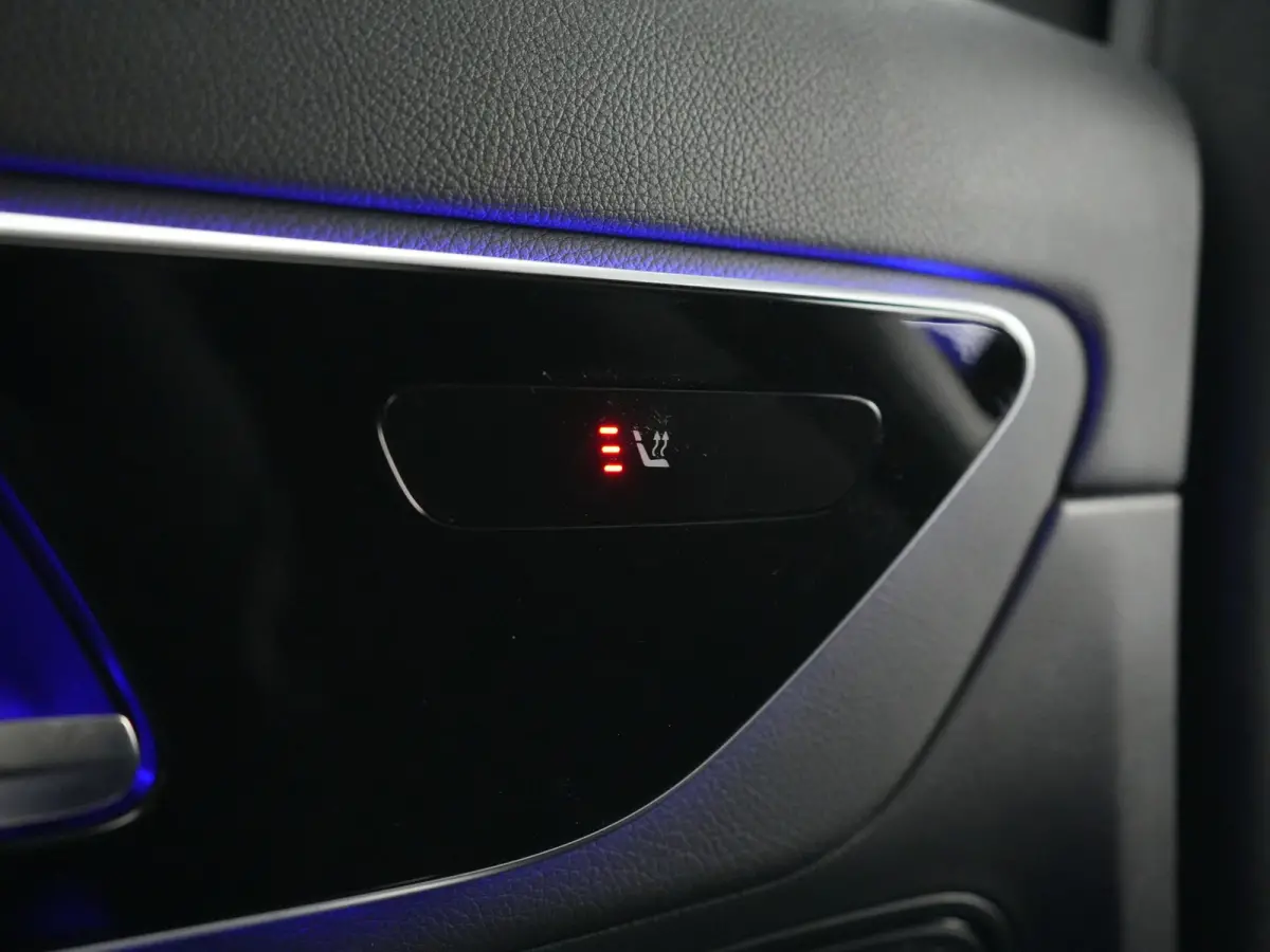 4MATIC Avantgarde PHEV 313pk Dealer O.H. | Camera | Lederen Sportstoelen Memory & Verwarmd | Sfeerverlichting | Apple Carplay | Blis | Navigatie | DAB | Cruise Control | 18"L.M |