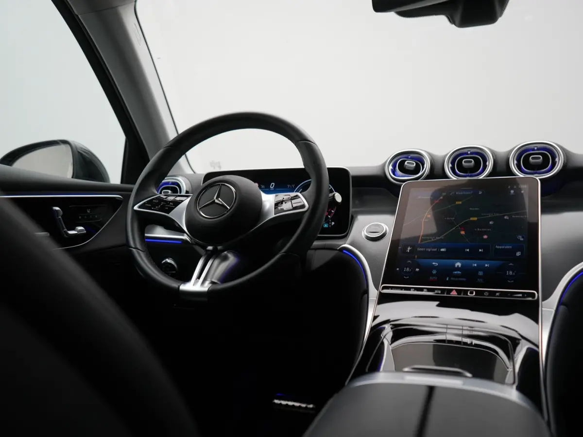 4MATIC Avantgarde PHEV 313pk Dealer O.H. | Camera | Lederen Sportstoelen Memory & Verwarmd | Sfeerverlichting | Apple Carplay | Blis | Navigatie | DAB | Cruise Control | 18"L.M |