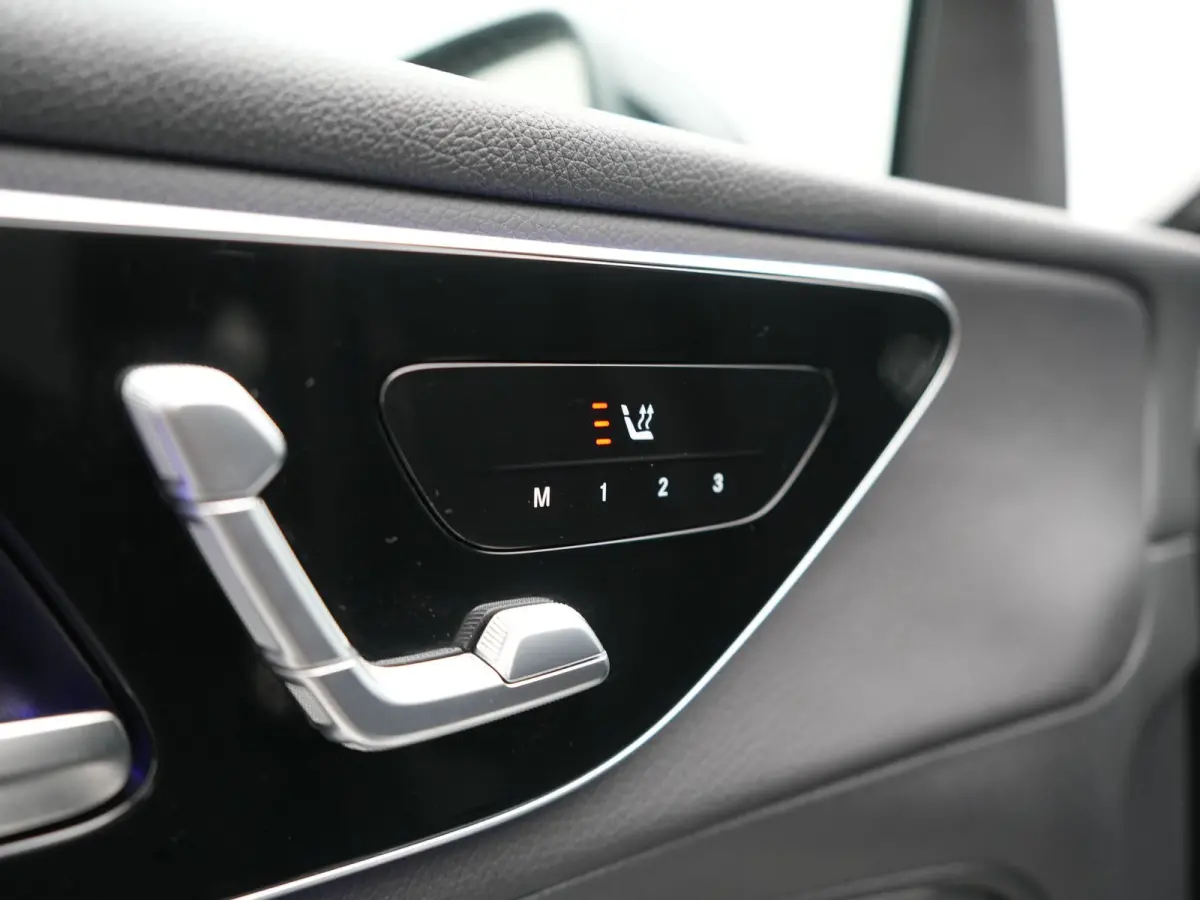 4MATIC Avantgarde PHEV 313pk Dealer O.H. | Camera | Lederen Sportstoelen Memory & Verwarmd | Sfeerverlichting | Apple Carplay | Blis | Navigatie | DAB | Cruise Control | 18"L.M |