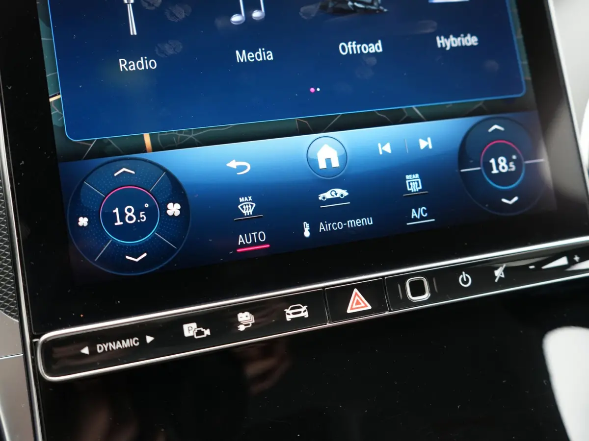 4MATIC Avantgarde PHEV 313pk Dealer O.H. | Camera | Lederen Sportstoelen Memory & Verwarmd | Sfeerverlichting | Apple Carplay | Blis | Navigatie | DAB | Cruise Control | 18"L.M |