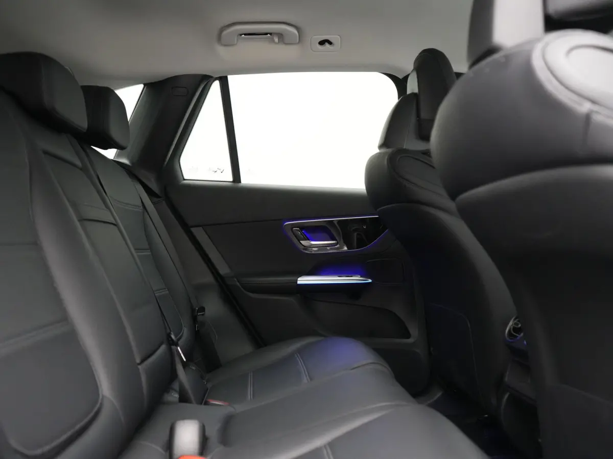4MATIC Avantgarde PHEV 313pk Dealer O.H. | Camera | Lederen Sportstoelen Memory & Verwarmd | Sfeerverlichting | Apple Carplay | Blis | Navigatie | DAB | Cruise Control | 18"L.M |