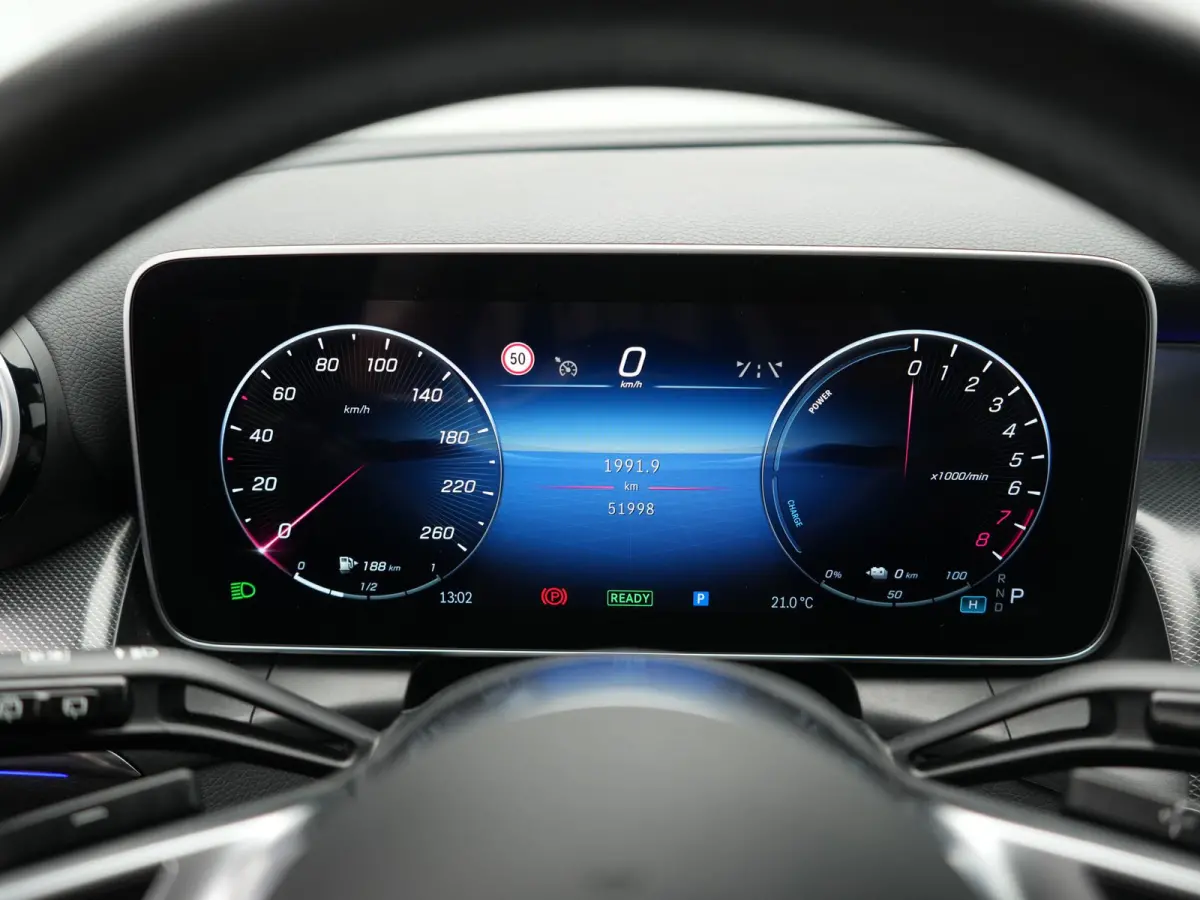 4MATIC Avantgarde PHEV 313pk Dealer O.H. | Camera | Lederen Sportstoelen Memory & Verwarmd | Sfeerverlichting | Apple Carplay | Blis | Navigatie | DAB | Cruise Control | 18"L.M |
