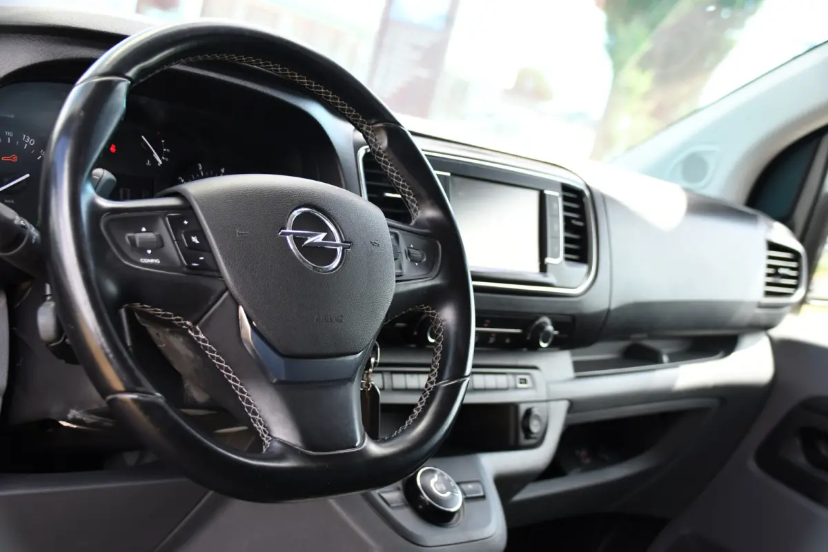 2.0 CDTI L3H1 Black Edition Camera, Cruise, Carplay, Sensoren, 122pk, Automaat, Leder, Trekhaak, Multimedia, Uniek!