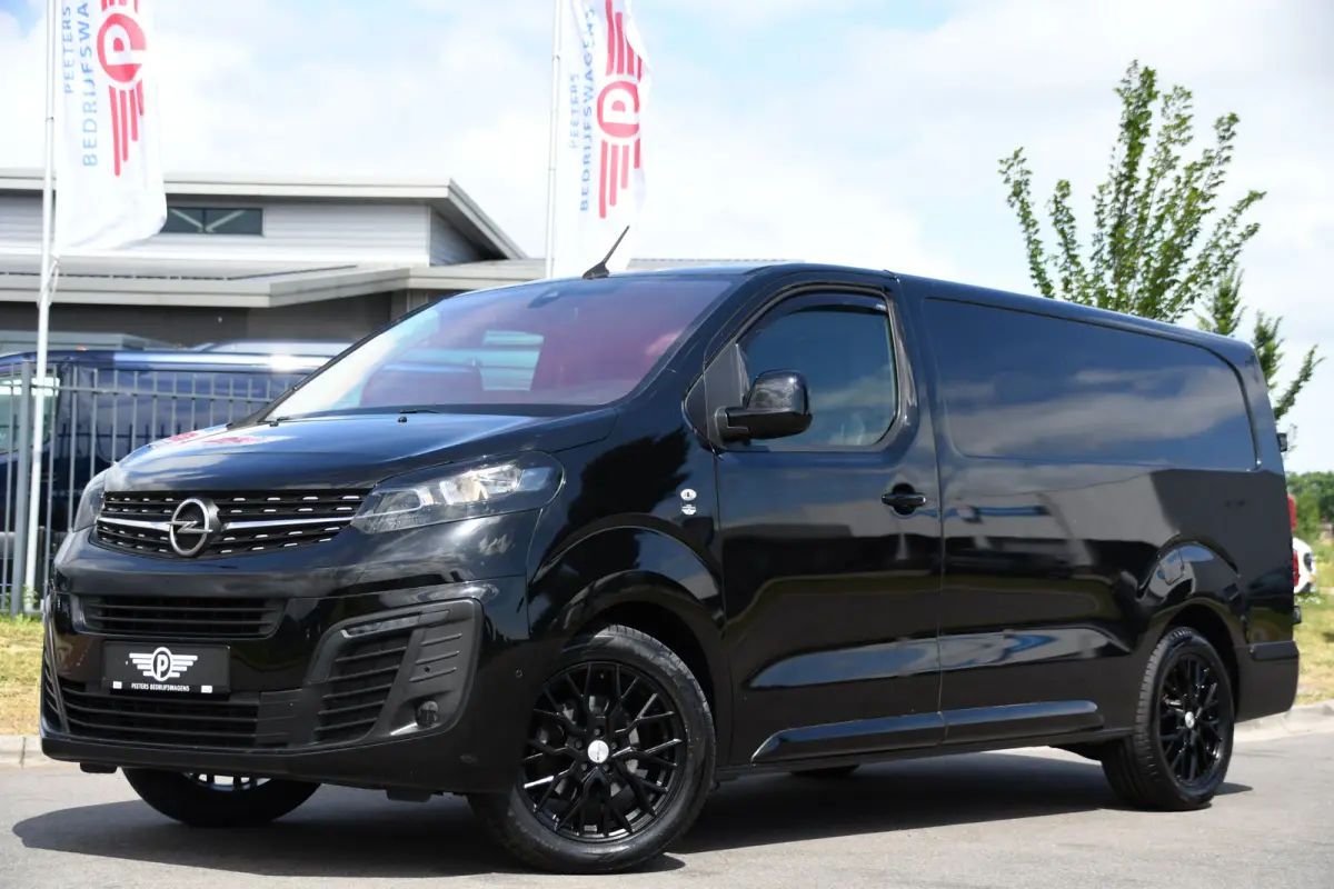 2.0 CDTI L3H1 Black Edition Camera, Cruise, Carplay, Sensoren, 122pk, Automaat, Leder, Trekhaak, Multimedia, Uniek!