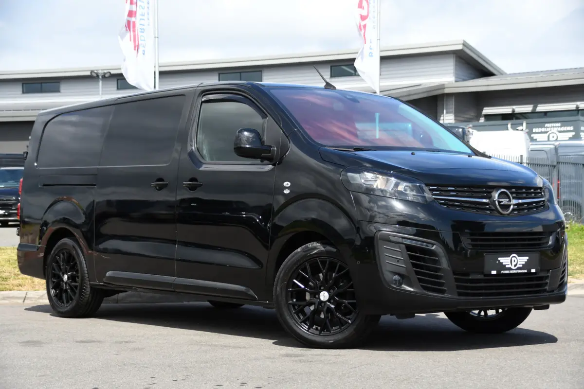 2.0 CDTI L3H1 Black Edition Camera, Cruise, Carplay, Sensoren, 122pk, Automaat, Leder, Trekhaak, Multimedia, Uniek!