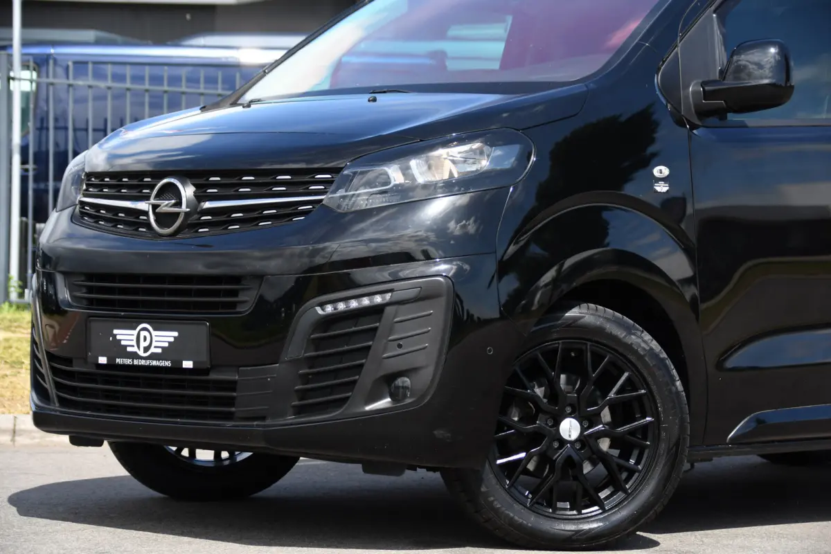 2.0 CDTI L3H1 Black Edition Camera, Cruise, Carplay, Sensoren, 122pk, Automaat, Leder, Trekhaak, Multimedia, Uniek!