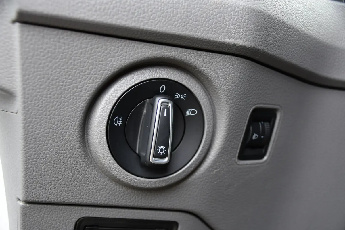 5.180 35 2.0 L4H3 PB Edition N1! Camera, Cruise, Carplay, 177pk, 3500kg Trekhaak, Multimedia, Automaat, Uniek!