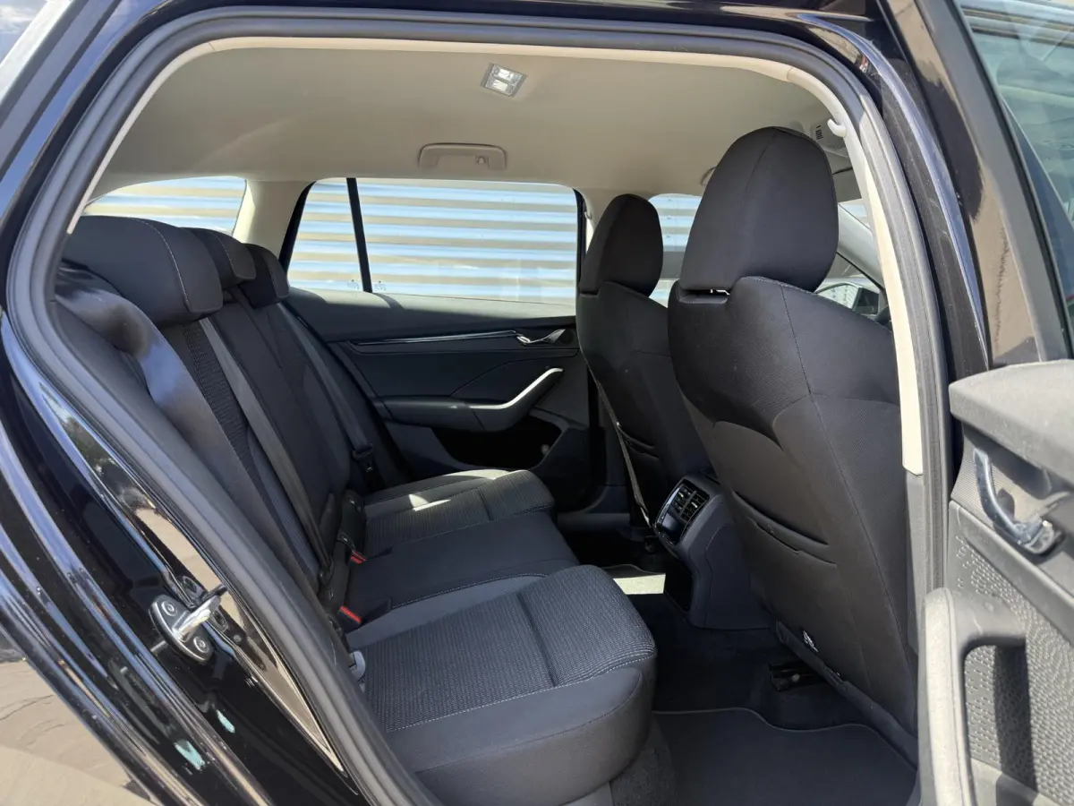 1.0 TSI Business Edition 2e Eigenaar|Clima|Cruise|Carplay|Elek achterklep|PDC V+A|N.A.P|APK tot 12-2026