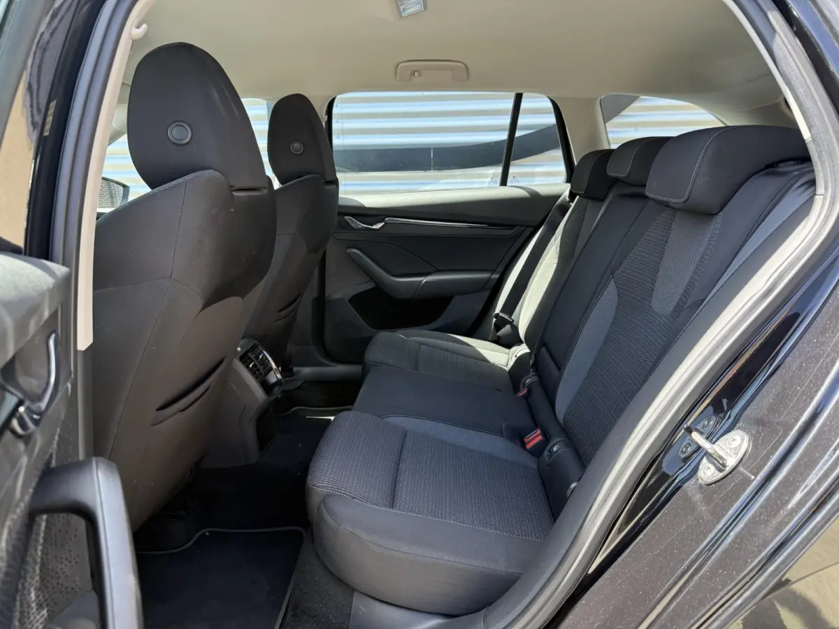 1.0 TSI Business Edition 2e Eigenaar|Clima|Cruise|Carplay|Elek achterklep|PDC V+A|N.A.P|APK tot 12-2026