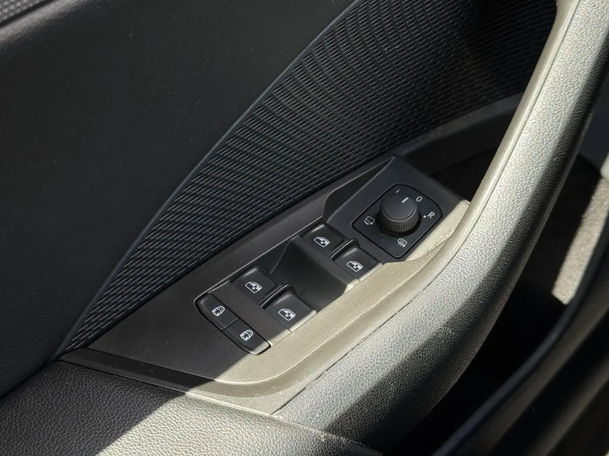 1.0 TSI Business Edition 2e Eigenaar|Clima|Cruise|Carplay|Elek achterklep|PDC V+A|N.A.P|APK tot 12-2026