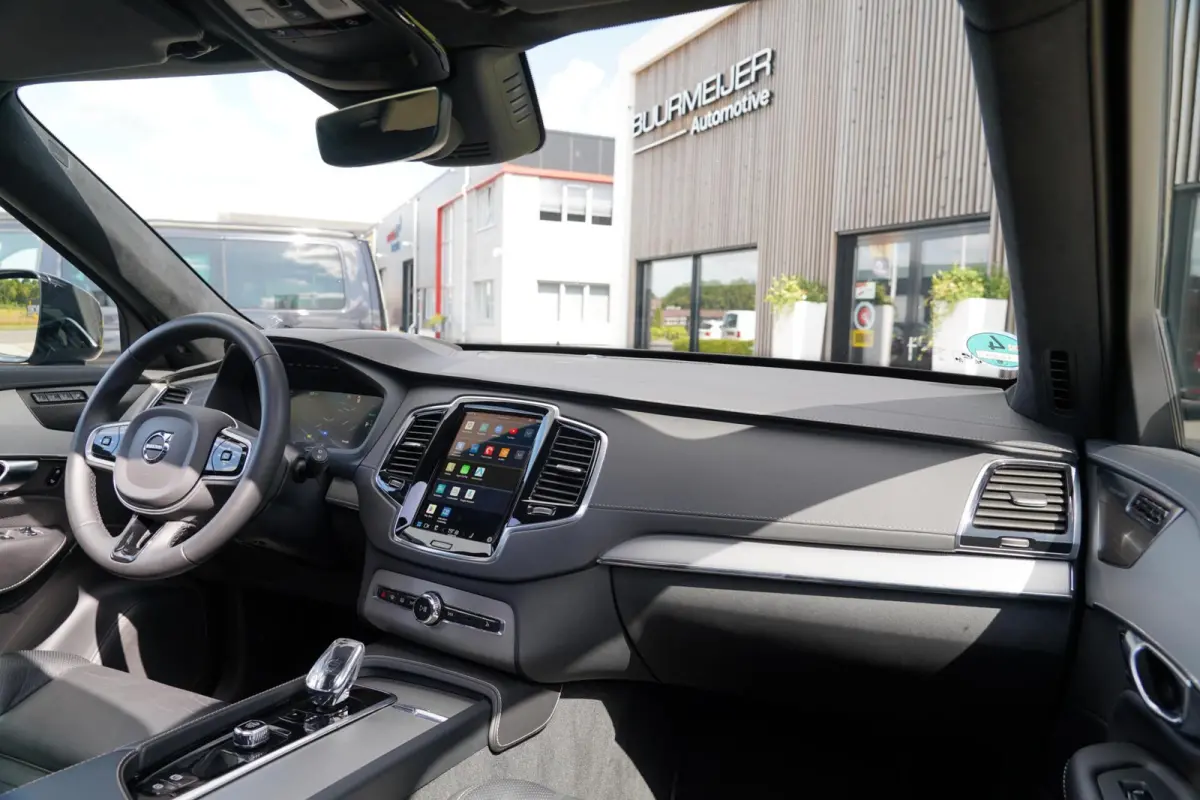 T8 Recharge AWD R-Design Long Range 7p. SOH 99% | Alcantara hemelbekleding | Head-Up | Trekhaak | 7-Persoons | Lederen interieur | 22 inch | Harman Kardon | Adaptieve cruise control | Stoel 